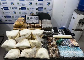 CACOAL – POLÍCIA MILITAR DESMANTELA PONTO DE TRÁFICO E APREENDE MAIS DE 40 KG DE DROGAS