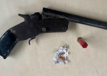 JI-PARANÁ – POLÍCIA MILITAR PRENDE HOMEM EMBRIAGADO PORTANDO ARMA DE FOGO E ENTORPECENTE