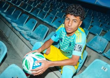 JARU: Adolescente de 15 anos assina contrato com time americano e faz história