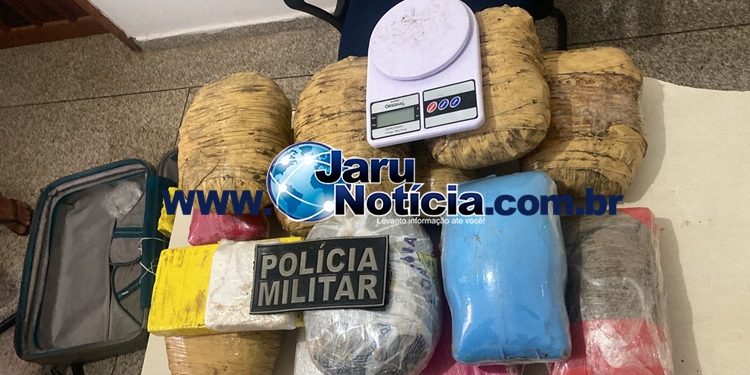 PM apreende 15 quilos de drogas em Jaru