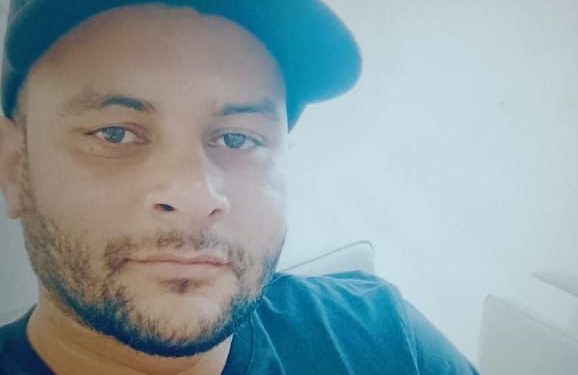 Homem é morto a golpes de faca na praça central de Alvorada