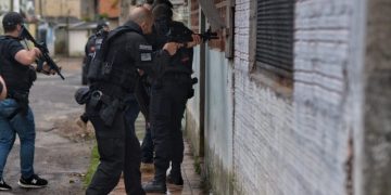 STJ julga válida invasão de residência no caso de fuga ao avistar viatura