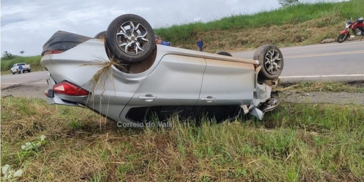 ALVORADA — Colisão entre carro e motocicleta deixa pai e filho feridos na BR-429