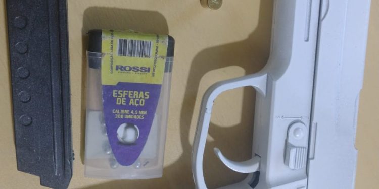 URUPÁ — Polícia cumpre mandado de busca na zona rural