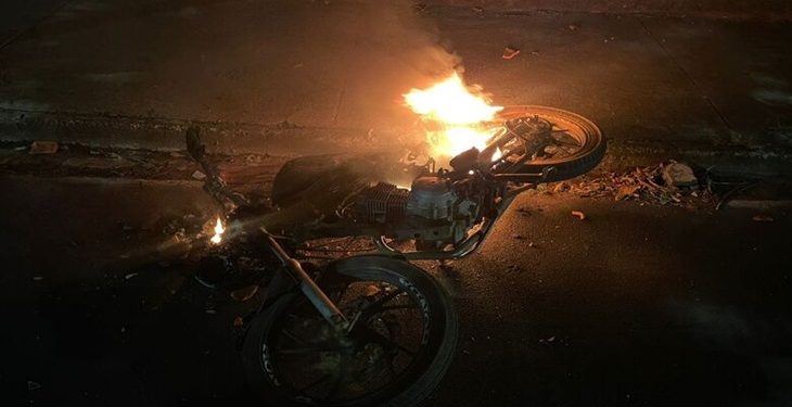 JI-PARANÁ — Moto é incendiada em ataque durante a madrugada