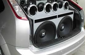 URUPÁ — Polícia Militar encerra som automotivo em volume excessivo durante a madrugada no centro