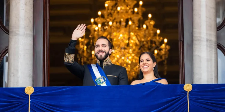 El Salvador aprova prisão perpétua para crimes graves