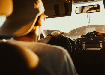 ALVORADA — Colisão em cruzamento deixa menor ferida; condutoras envolvidas não possuíam habilitação